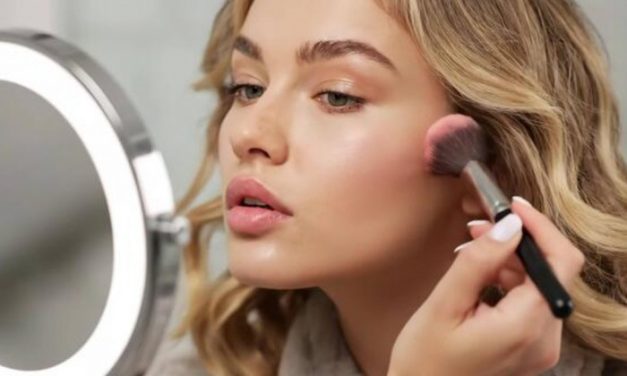 Cushion Glowing: Rahasia Make-Up Bercahaya Tahan Lama