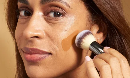 Foundation Menyatu Seperti Kulit Asli, Ini Trik dari MUA Selebriti Dunia