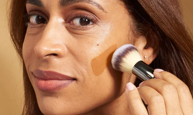 Foundation Menyatu Seperti Kulit Asli, Ini Trik dari MUA Selebriti Dunia
