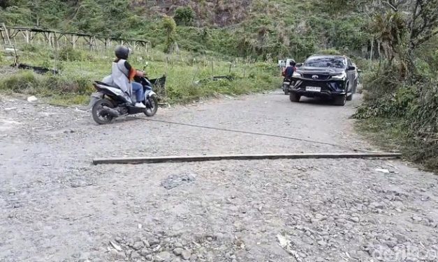 Wisatawan Keluhkan Jalan Rusak di Area Retribusi Danau Lau Kawar
