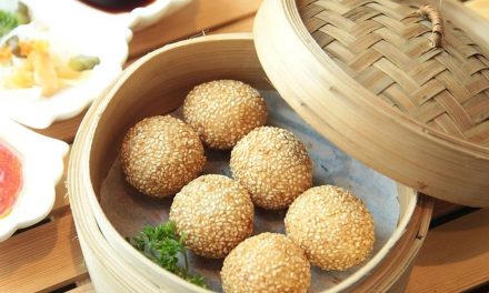 Kue Onde-Onde: Camilan Tradisional Dengan Sensasi Kenyal