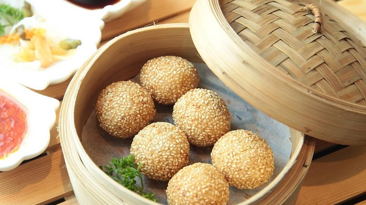 Kue Onde-Onde: Camilan Tradisional Dengan Sensasi Kenyal