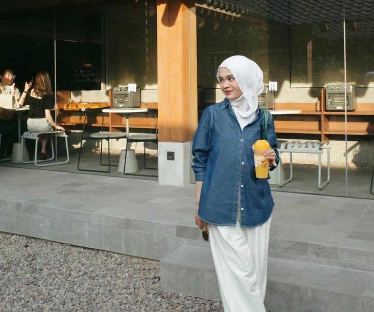 Gaya Elegan Wanita Hijab 2026: Mix & Match Denim Yang Trendi