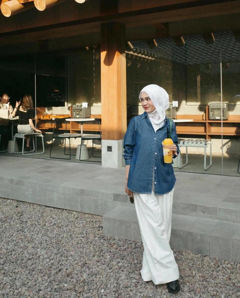Gaya Elegan Wanita Hijab 2026: Mix & Match Denim Yang Trendi