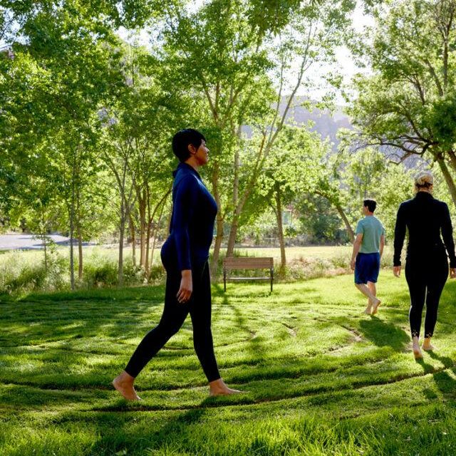 Barefoot Walking: Kebiasaan Sederhana Bisa Mengurangi Stres