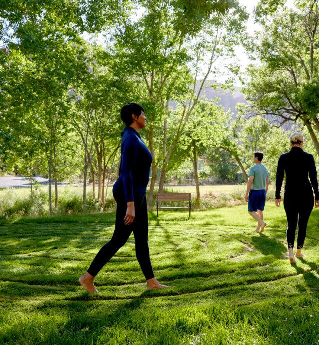 Barefoot Walking: Kebiasaan Sederhana Bisa Mengurangi Stres