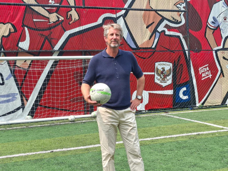 Luar Biasa! Van Der Sar Akui Indonesia Basis Fans MU Terbesar
