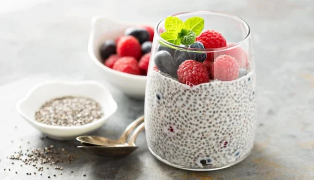 Enak Tapi Sehat! Puding Chia Seed Jadi Andalan Diet Modern