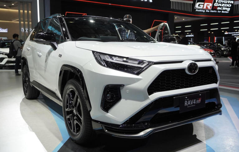 Tampil Lebih Sangar! RAV4 GR Sport PHEV 2026 Hybrid Sporty