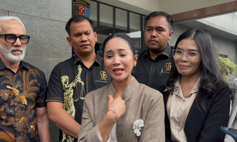 Investasi Berujung Petaka, Suami Bunga Zainal Rugi Miliaran
