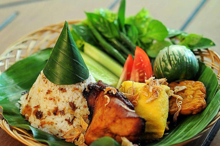 Bukan Sekadar Nasi, Keunikan Nasi Tutug Oncom Khas Sunda